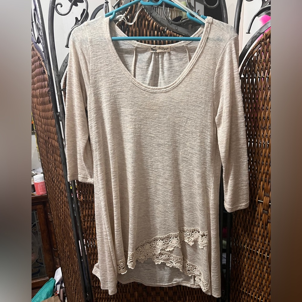 Like new cream pullover very comfortable.